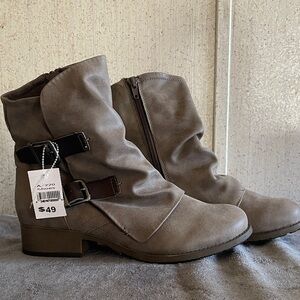 Jellypop Gray Ankle Boots with Double Buckle